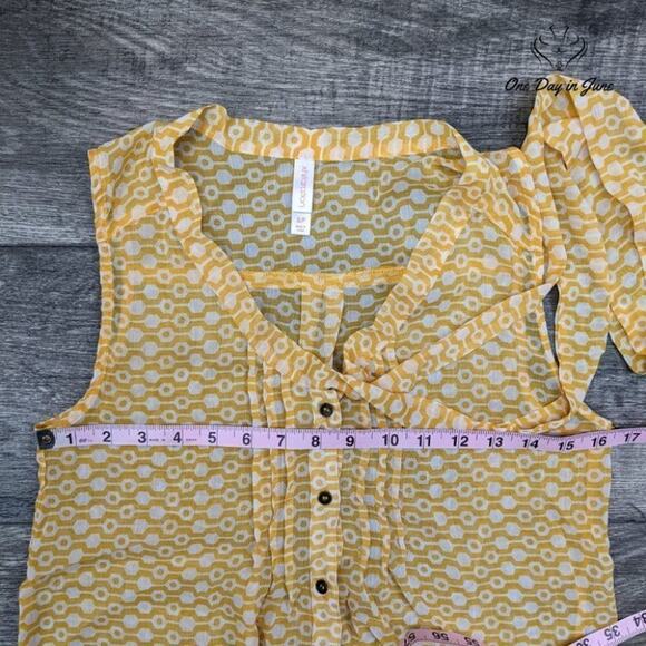 Xhilaration Sheer  Button Down Blouse Asymetrical Hem Size S - Picture 3 of 4